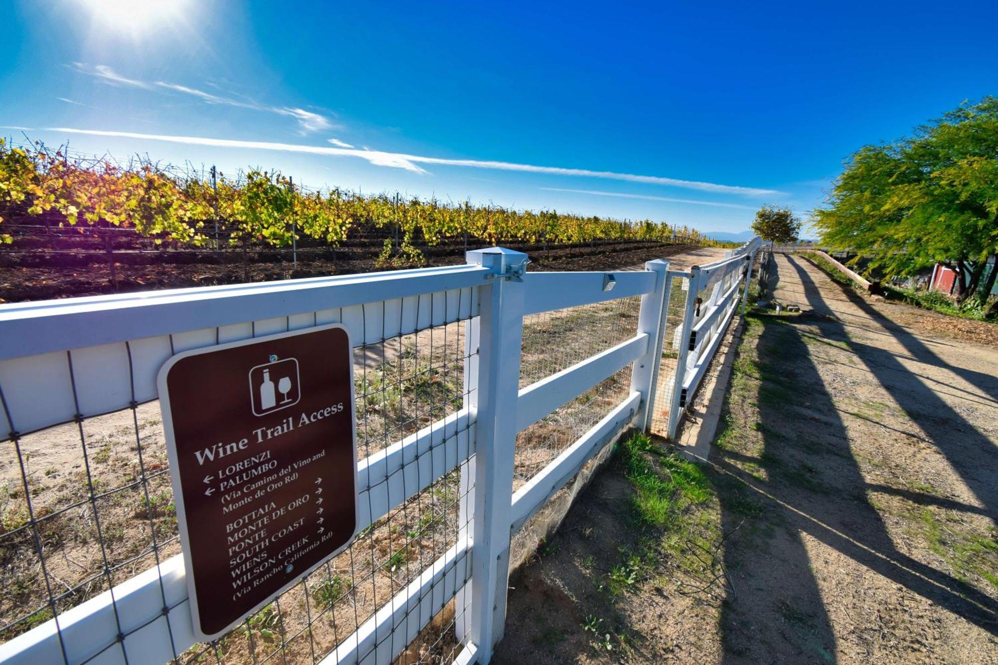 Peppertree Lane Ranch -- Seven-Acre Ranch In The Heart Of Wine Country Hotel Temecula Bagian luar foto