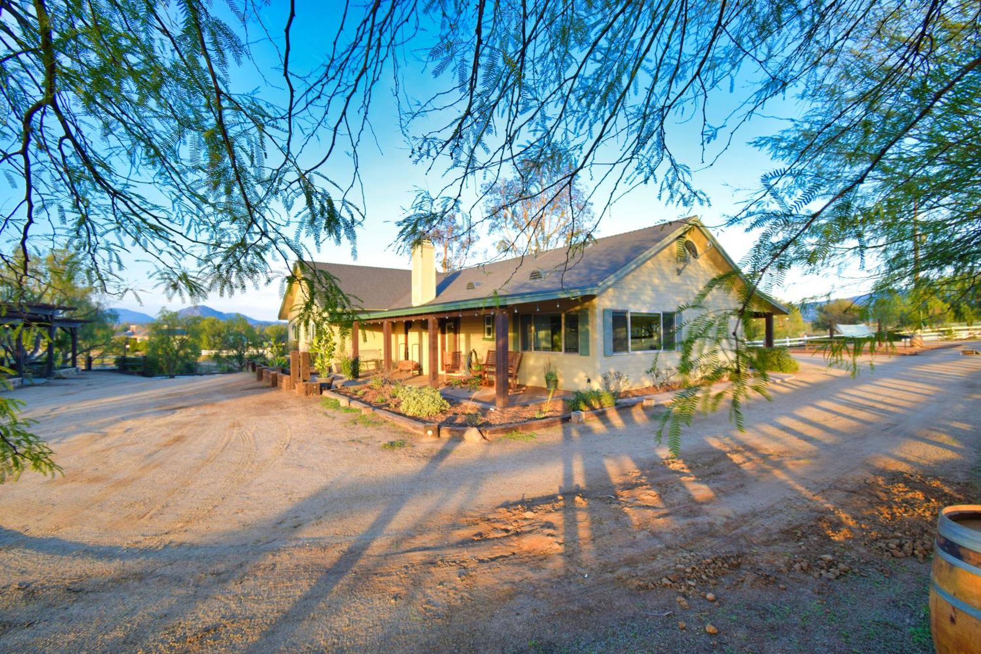 Peppertree Lane Ranch -- Seven-Acre Ranch In The Heart Of Wine Country Hotel Temecula Bagian luar foto