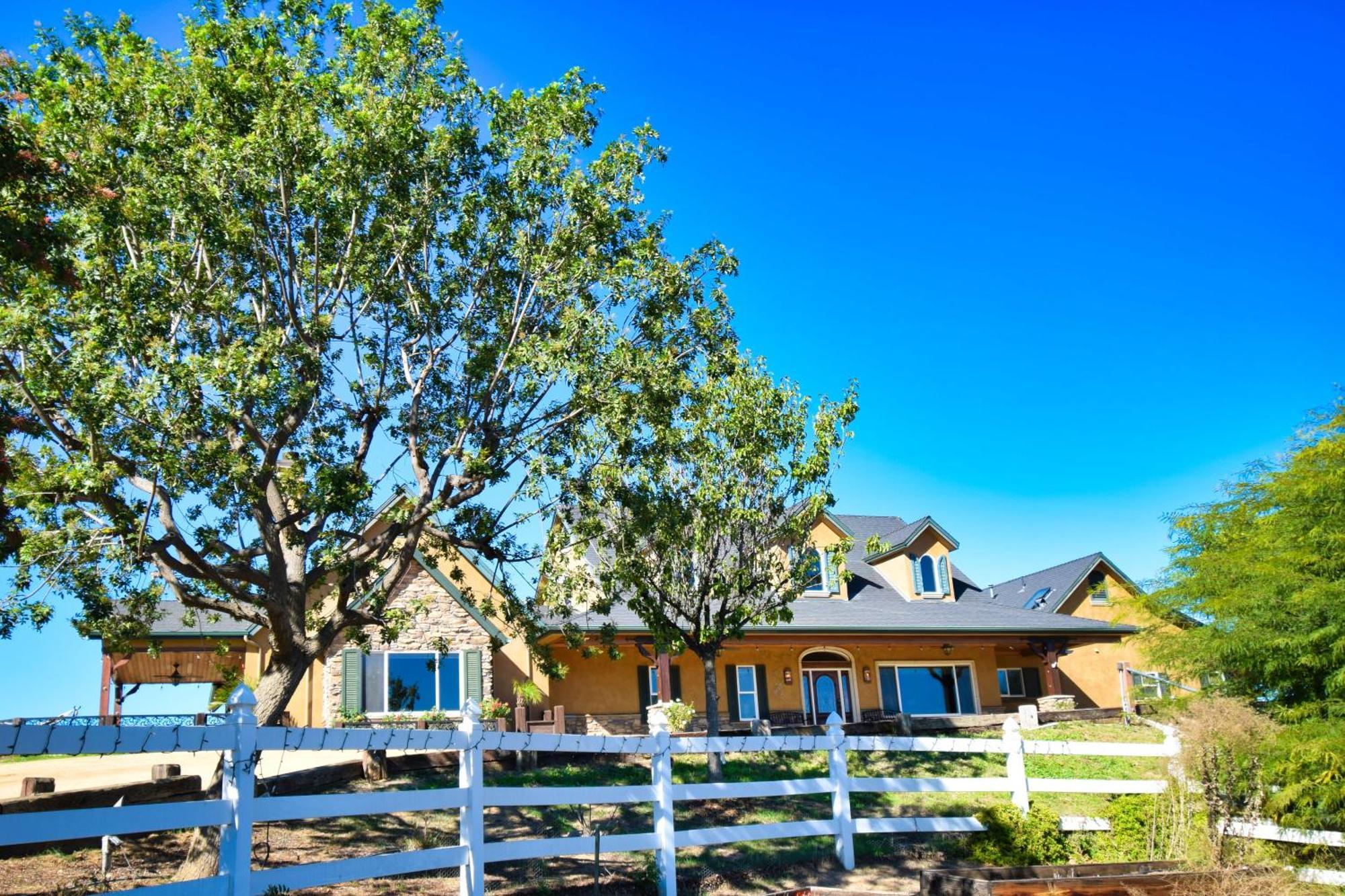 Peppertree Lane Ranch -- Seven-Acre Ranch In The Heart Of Wine Country Hotel Temecula Bagian luar foto